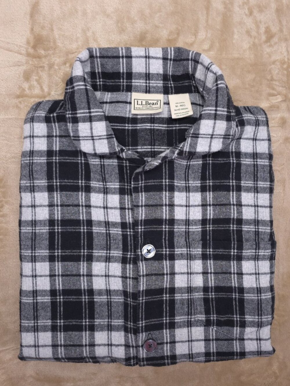 L.L. Bean Plaid Flannel Shirt Mens Medium Gray Black Cotton Button Down